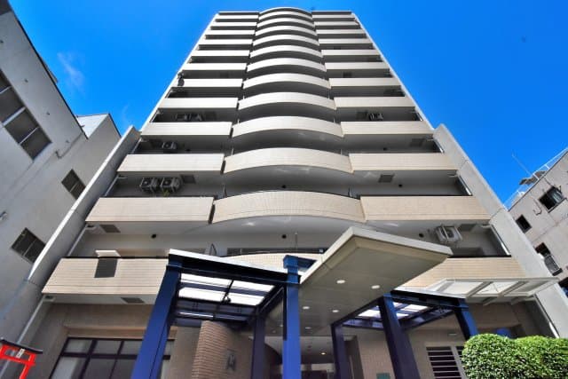 3LDK Mansion in Kita-ku, Osaka - Image 1