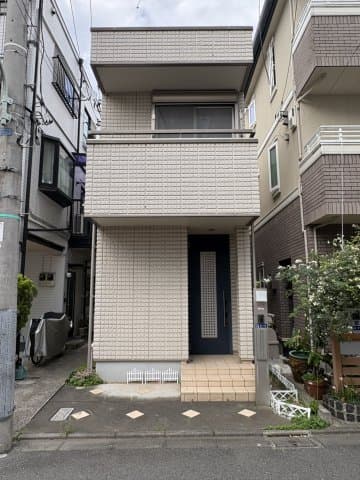 1SLDK Apartment in Minato, Tokyo - Image 1