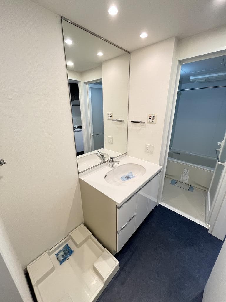 1K Mansion in Shinjuku, Tokyo - Image 1