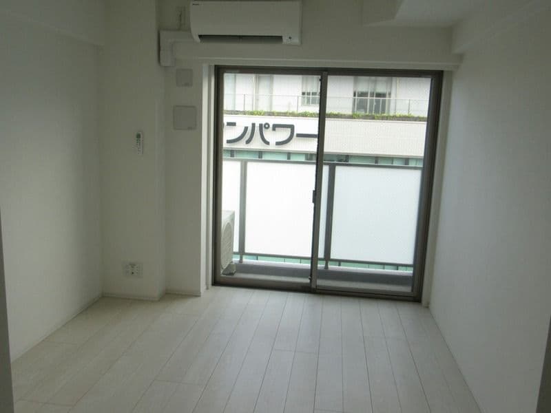 1K Mansion in Chiyoda, Tokyo - Image 1