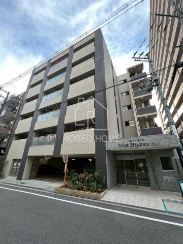 1LDK Mansion in Chuo-ku, Osaka - Image 1