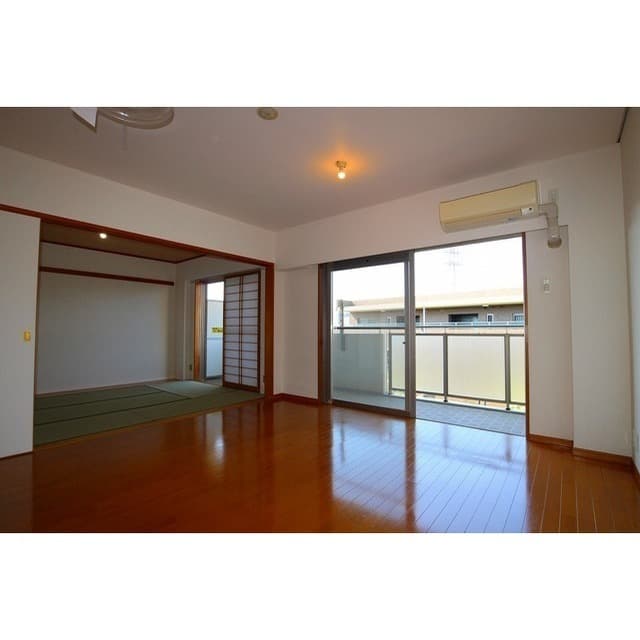 3LDK Mansion in Nakano, Tokyo - Image 1