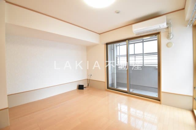 1K Mansion in Naniwa-ku, Osaka - Image 1