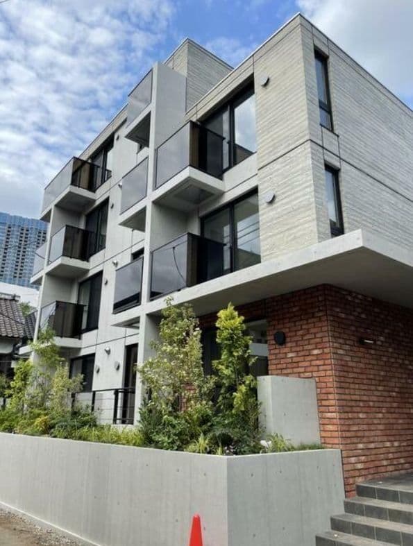 1LDK Mansion in Shinjuku, Tokyo - Image 1