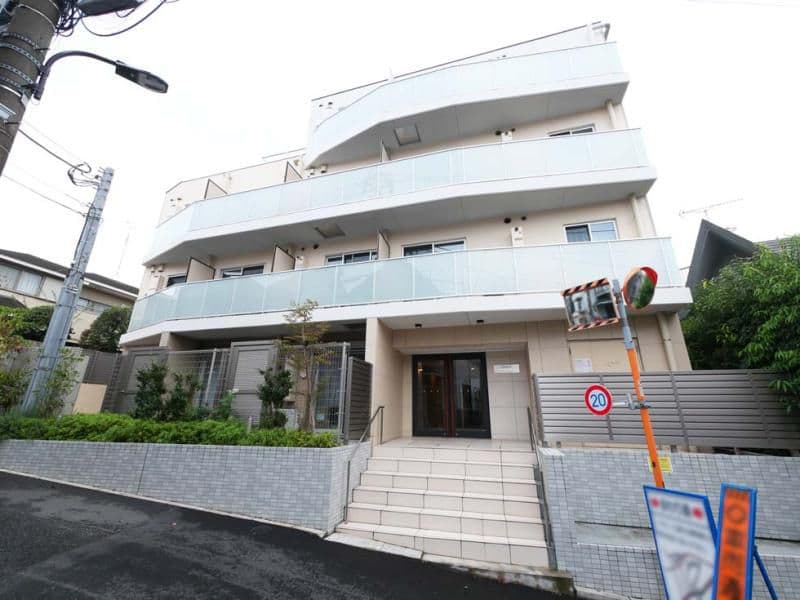 1DK Mansion in Shinjuku, Tokyo - Image 1