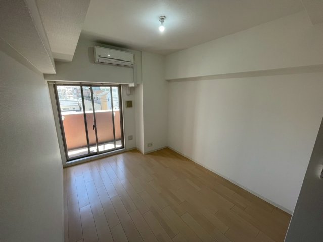 1K Mansion in Naniwa-ku, Osaka - Image 1