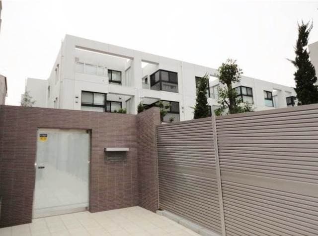 2LDK Mansion in Minato, Tokyo - Image 1