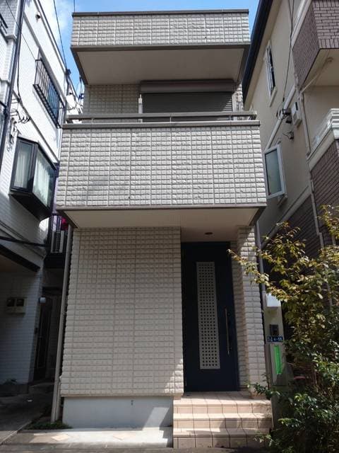1SLDK Apartment in Minato, Tokyo - Image 1