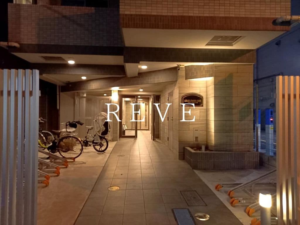 1K Mansion in Chiyoda, Tokyo - Image 1