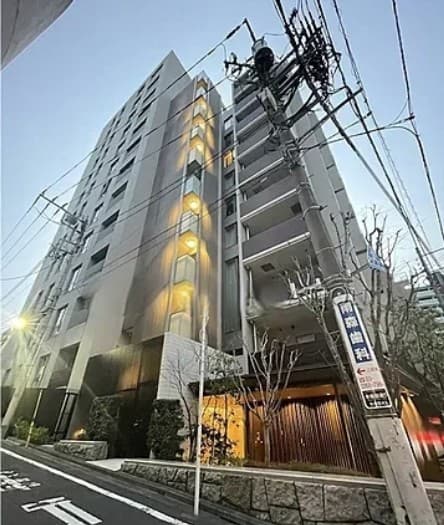 2SLDK Mansion in Shinjuku, Tokyo - Image 1