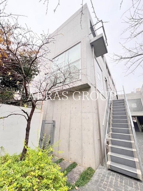 1LDK Mansion in Shinjuku, Tokyo - Image 1