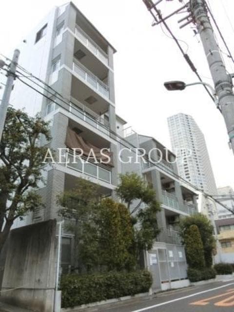 1LDK Mansion in Minato, Tokyo - Image 1