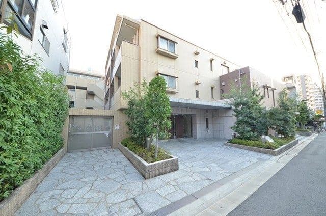 1K Mansion in Shinjuku, Tokyo - Image 1