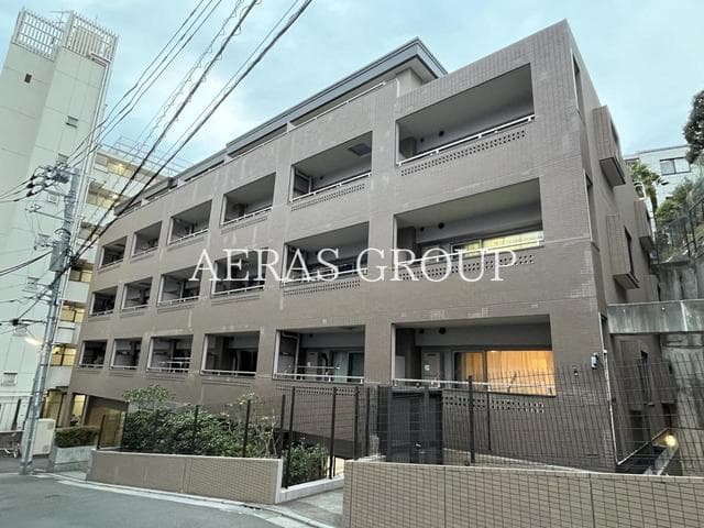 1LDK Mansion in Shinjuku, Tokyo - Image 1