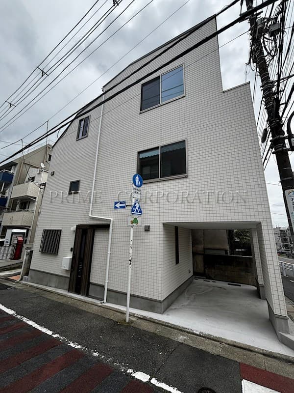 3LDK Apartment in Meguro, Tokyo - Image 1