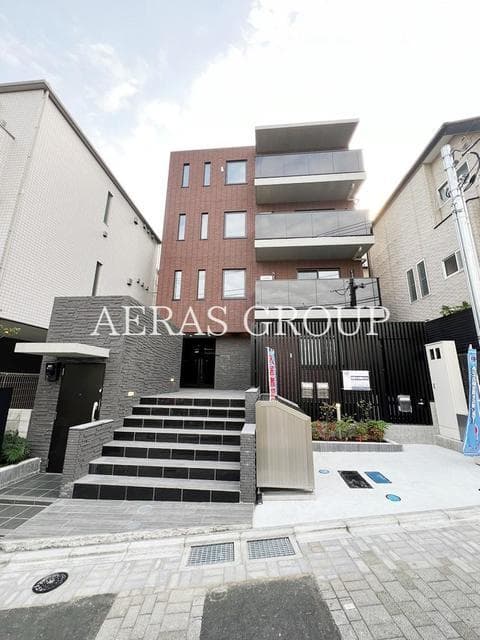 2LDK Mansion in Shinjuku, Tokyo - Image 1