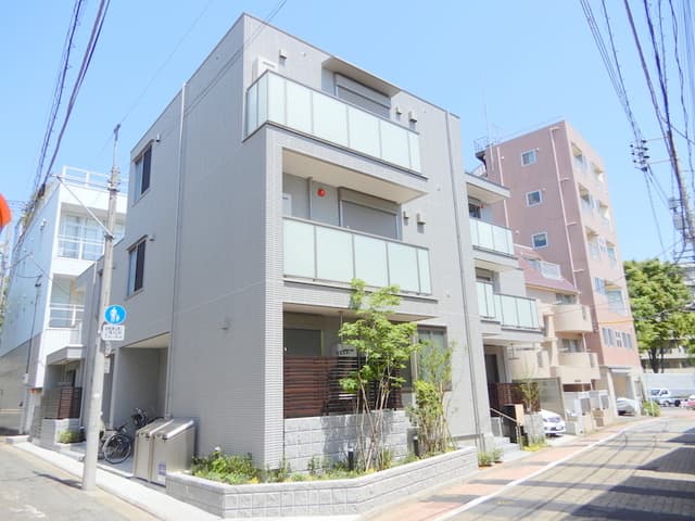1LDK Mansion in Meguro, Tokyo - Image 1