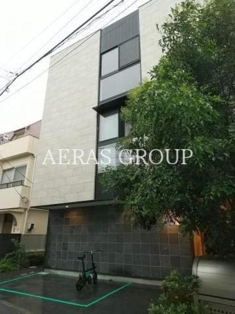 1LDK Apartment in Minato, Tokyo - Image 1