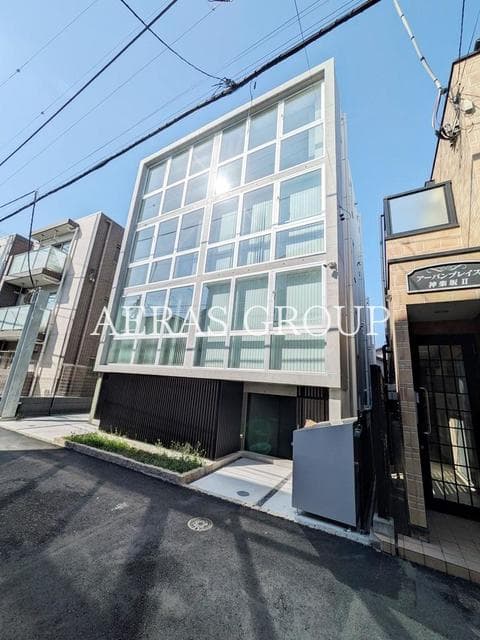 1LDK Mansion in Shinjuku, Tokyo - Image 1