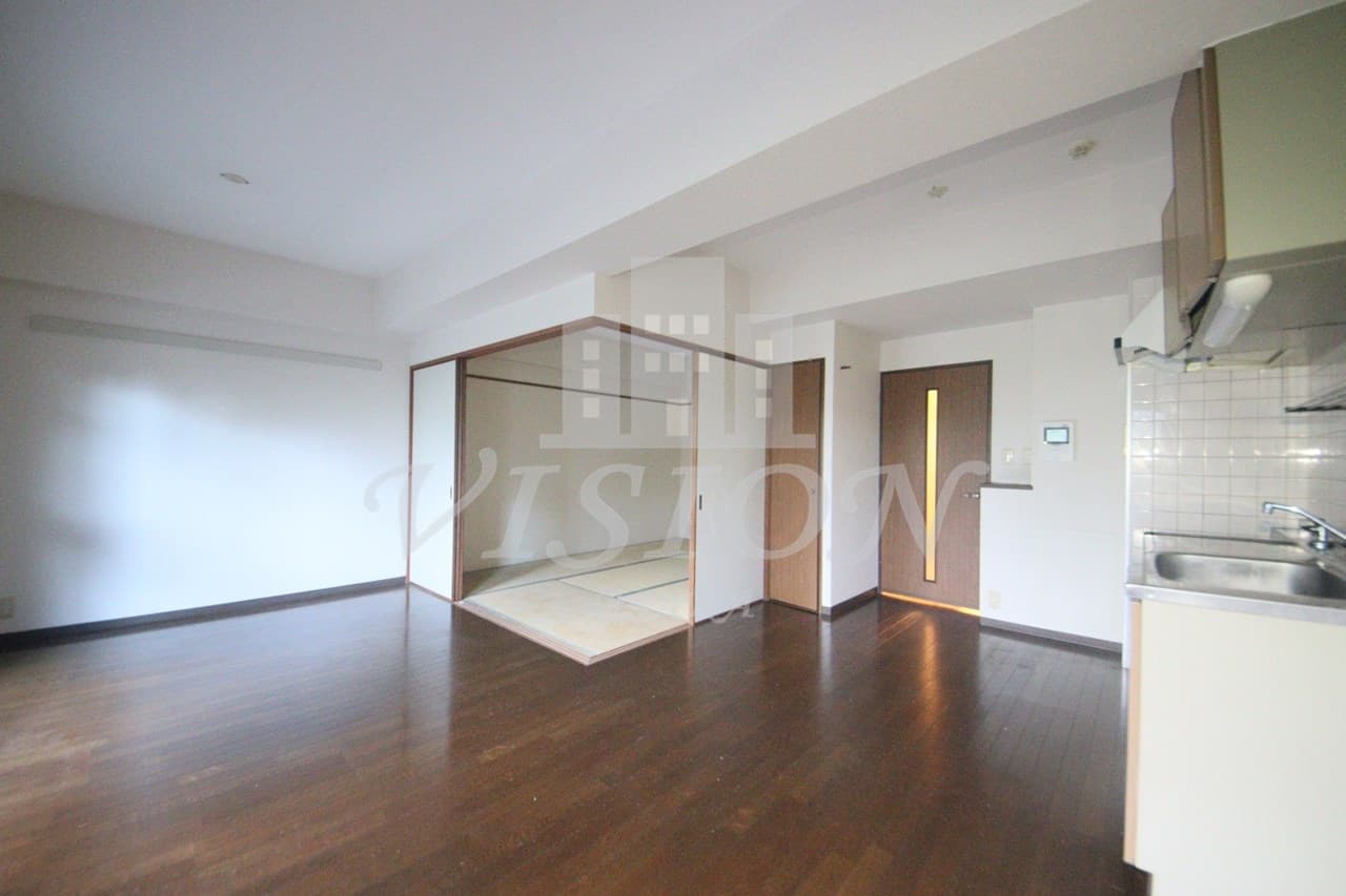 2LDK Mansion in Kita-ku, Osaka - Image 1
