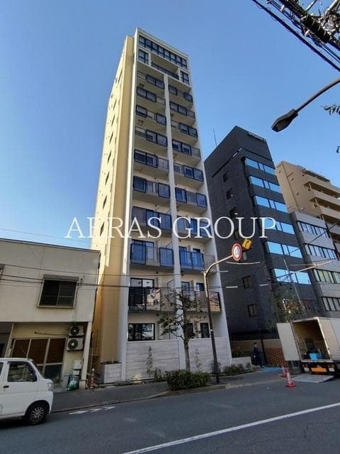 1LDK Mansion in Shinjuku, Tokyo - Image 1