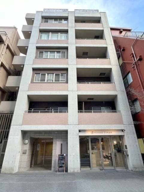 3LDK Mansion in Chiyoda, Tokyo - Image 1