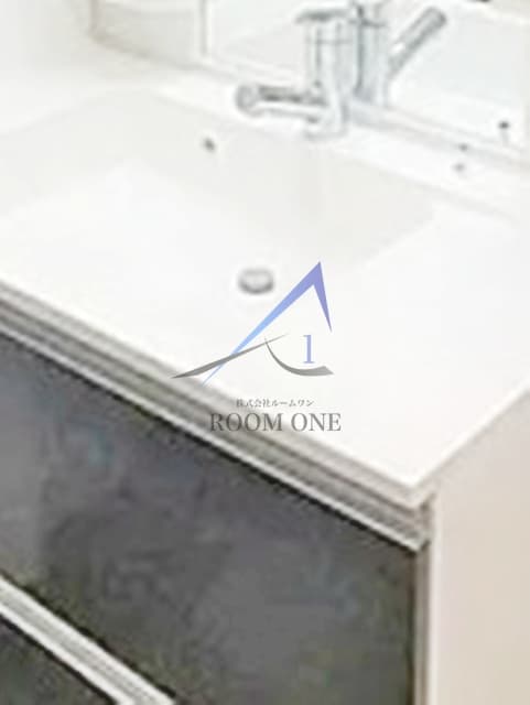 3LDK Mansion in Minato, Tokyo - Image 1
