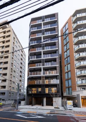 1LDK Mansion in Minato, Tokyo - Image 1
