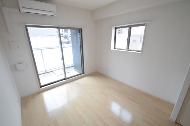 1K Mansion in Naniwa-ku, Osaka - Image 1