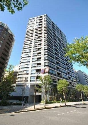 3LDK Mansion in Chiyoda, Tokyo - Image 1