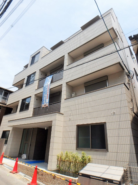 1LDK Mansion in Chuo-ku, Osaka - Image 1