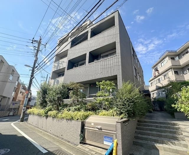 1LDK Mansion in Meguro, Tokyo - Image 1