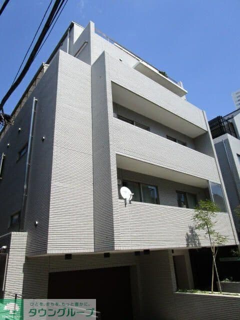2LDK Mansion in Minato, Tokyo - Image 1