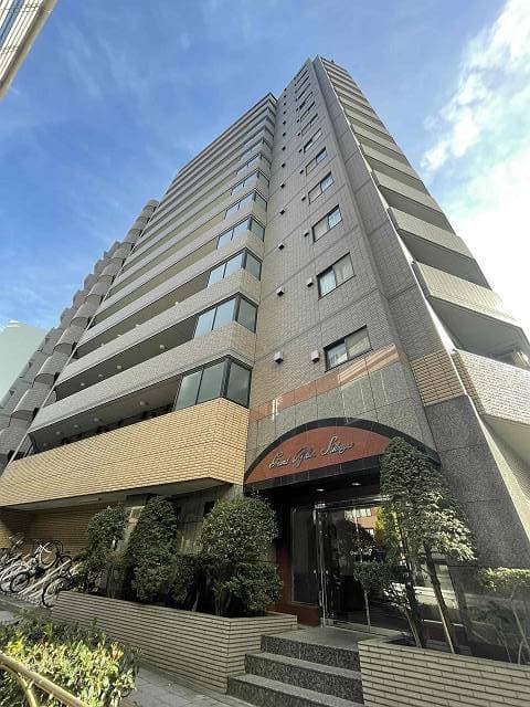 1K Mansion in Meguro, Tokyo - Image 1