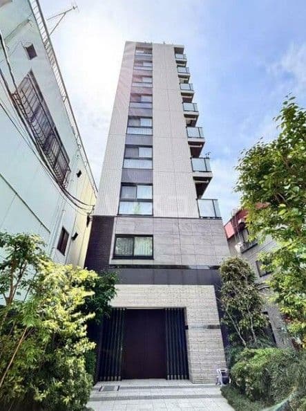 1LDK Mansion in Shinjuku, Tokyo - Image 1