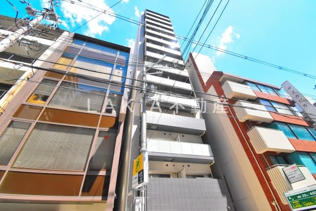 1LDK Mansion in Chuo-ku, Osaka - Image 1