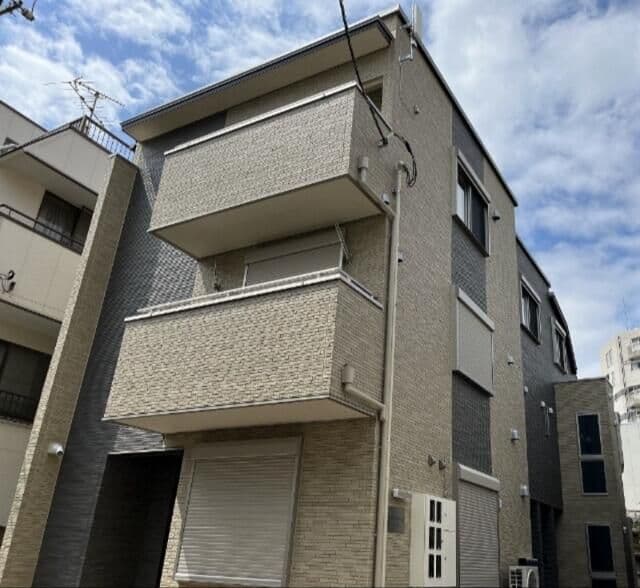 1LDK Apartment in Shinjuku, Tokyo - Image 1