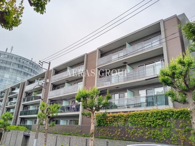 2DK Mansion in Shibuya, Tokyo - Image 1