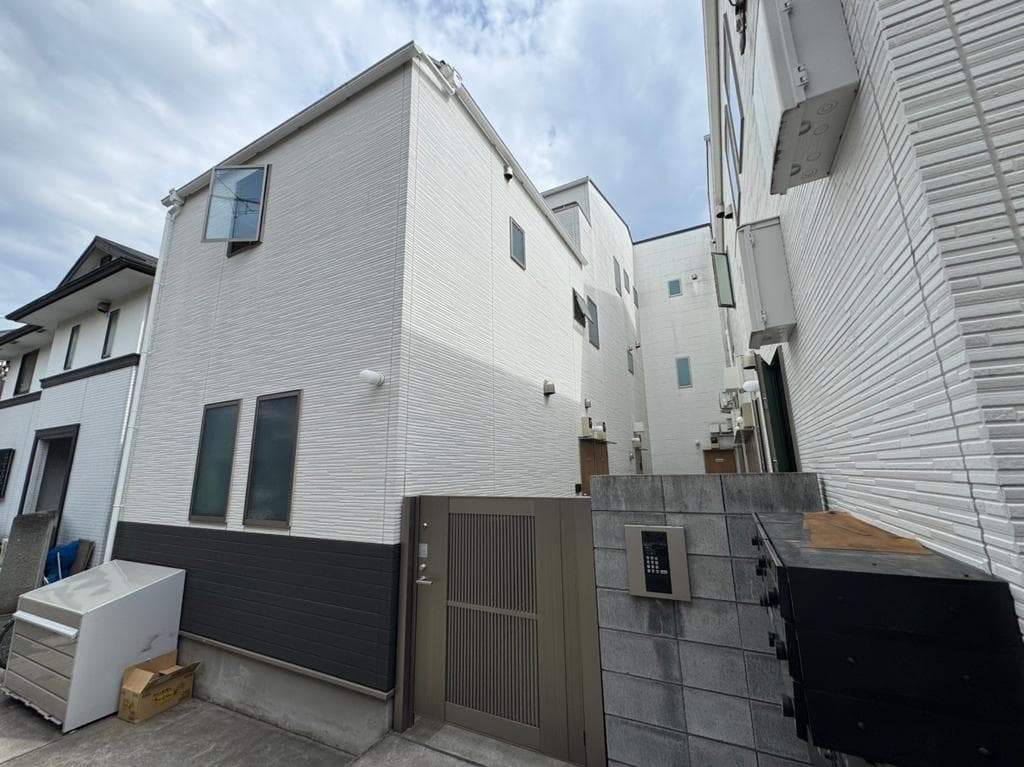 1LDK Apartment in Nakano, Tokyo - Image 1