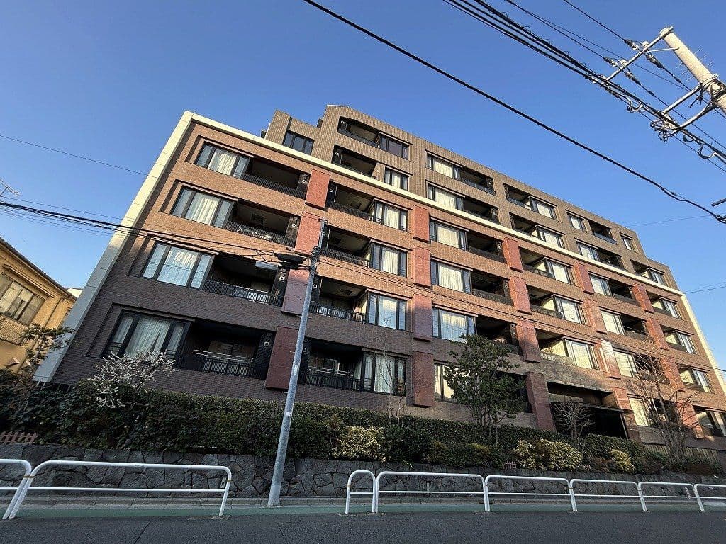 2SLDK Mansion in Shinjuku, Tokyo - Image 1