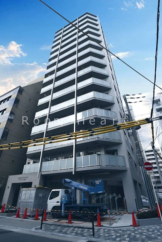 1LDK Mansion in Kita-ku, Osaka - Image 1