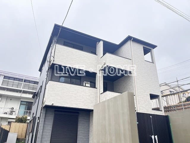 1LDK Apartment in Shinjuku, Tokyo - Image 1