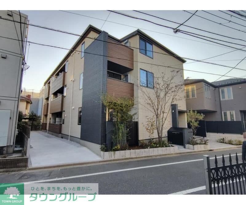 1LDK Apartment in Nakano, Tokyo - Image 1