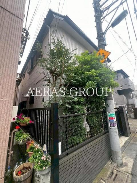 4LDK Apartment in Meguro, Tokyo