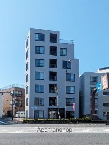1DK Mansion in Shinjuku, Tokyo - Image 1