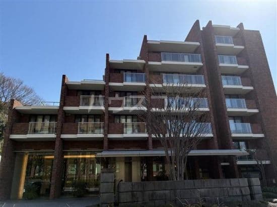 2LDK Mansion in Toshima, Tokyo - Image 1