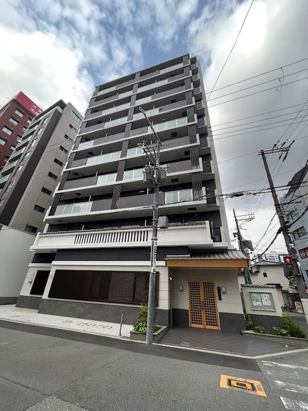 1LDK Mansion in Kita-ku, Osaka - Image 1