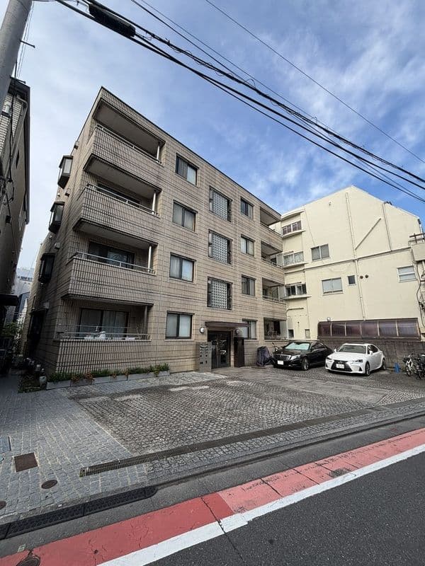3LDK Mansion in Toshima, Tokyo - Image 1