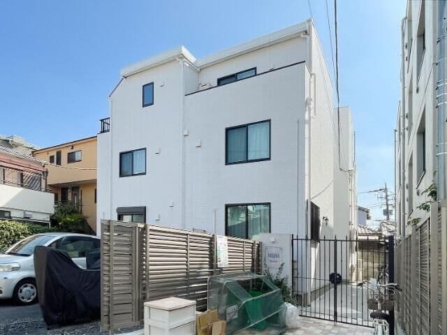 1LDK Apartment in Suginami, Tokyo - Image 1