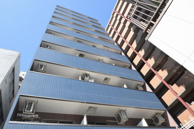 1K Mansion in Naniwa-ku, Osaka - Image 1